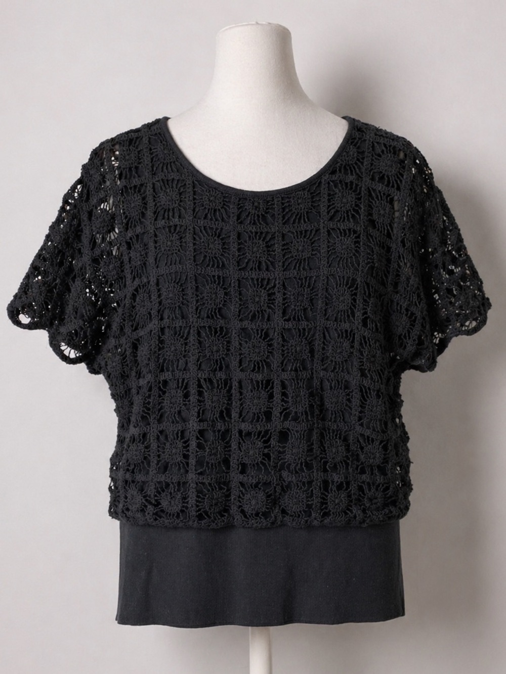 Chicos Top Size M (1) Black Crochet Lace Overlay Blouse Short Sleeve Ribbed Hem